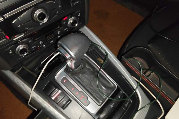 Used Audi Q5 2013 40 TFSI Technology Edition Gear Lever
