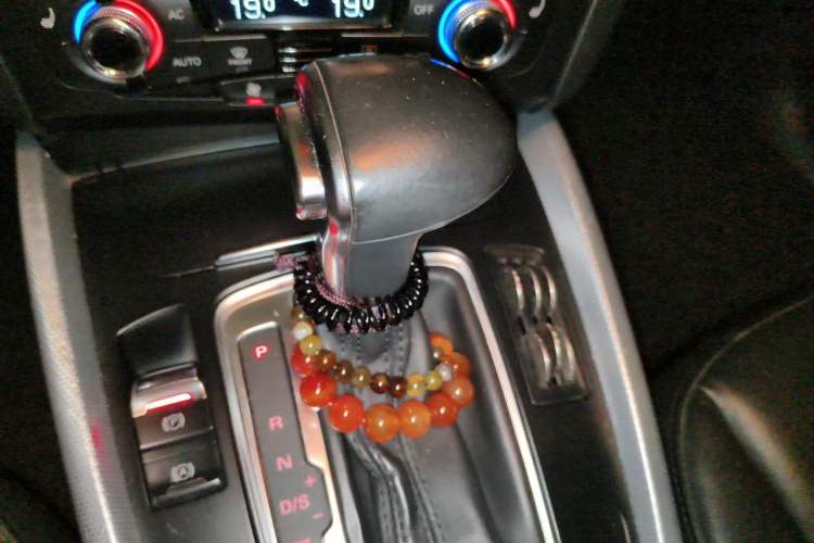Used Audi Q5 2013 40 TFSI Technology Edition Gear Lever