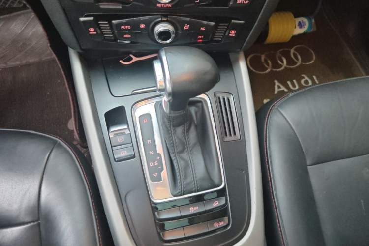Used Audi Q5 2013 40 TFSI Ambition Gear Lever