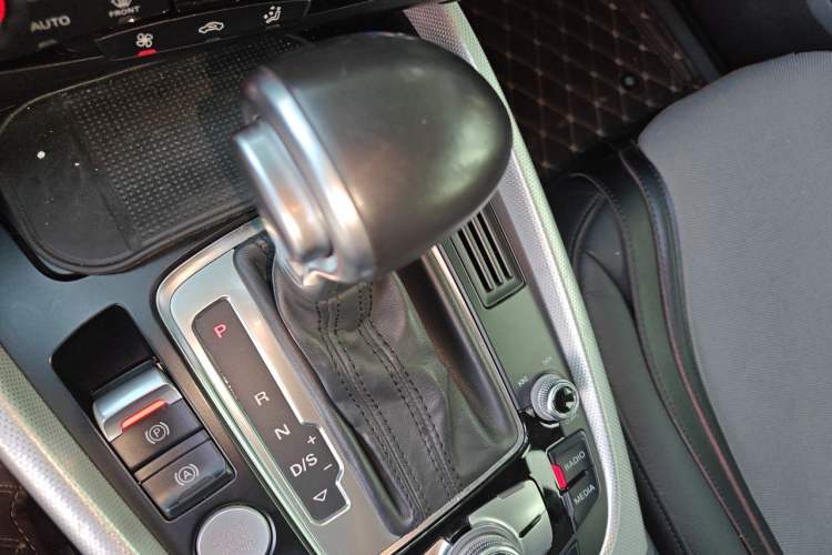 Used Audi Q5 2013 45 TFSI quattro Sport Edition Gear Lever