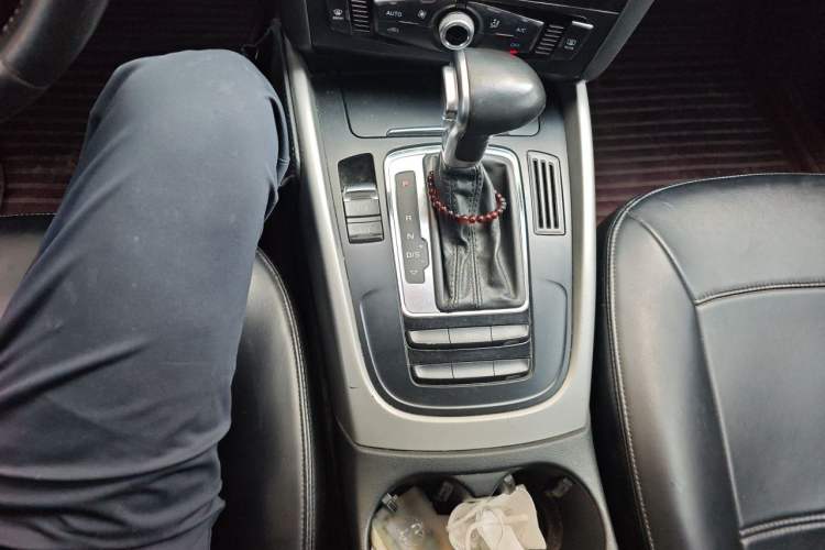 Used Audi Q5 2013 40 TFSI Ambition Gear Lever