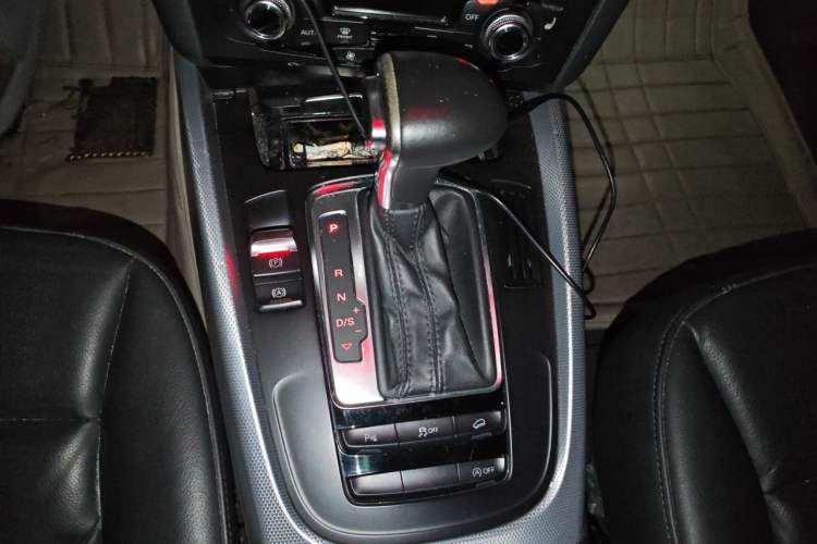Used Audi Q5 2013 40 TFSI Technology Edition Gear Lever