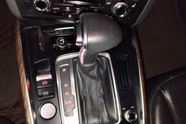 Used Audi Q5 2013 40 TFSI Comfort Edition Gear Lever