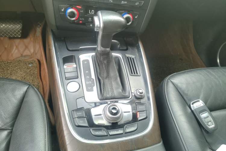 Used Audi Q5 2013 40 TFSI hybrid Gear Lever