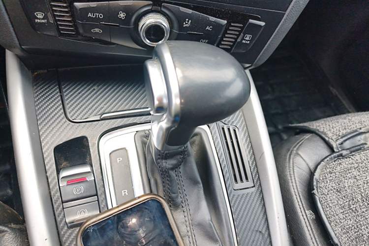 Used Audi Q5 2013 40 TFSI Ambition Gear Lever