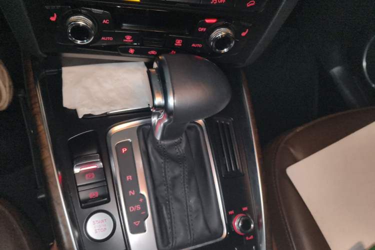 Used Audi Q5 2013 40 TFSI Comfort Edition Gear Lever