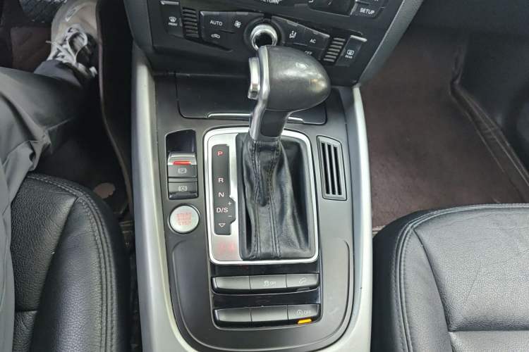 Used Audi Q5 2013 40 TFSI Ambition Gear Lever