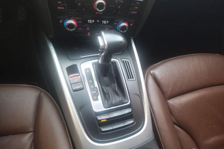 Used Audi Q5 2013 40 TFSI Technology Edition Gear Lever