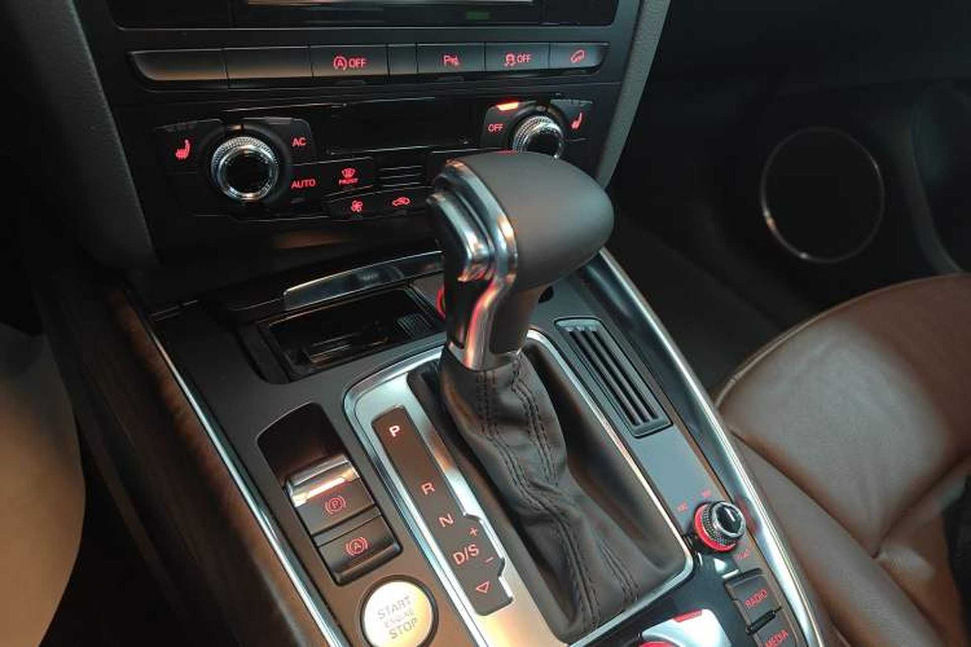 Used Audi Q5 2013 40 TFSI Comfort Edition Gear Lever