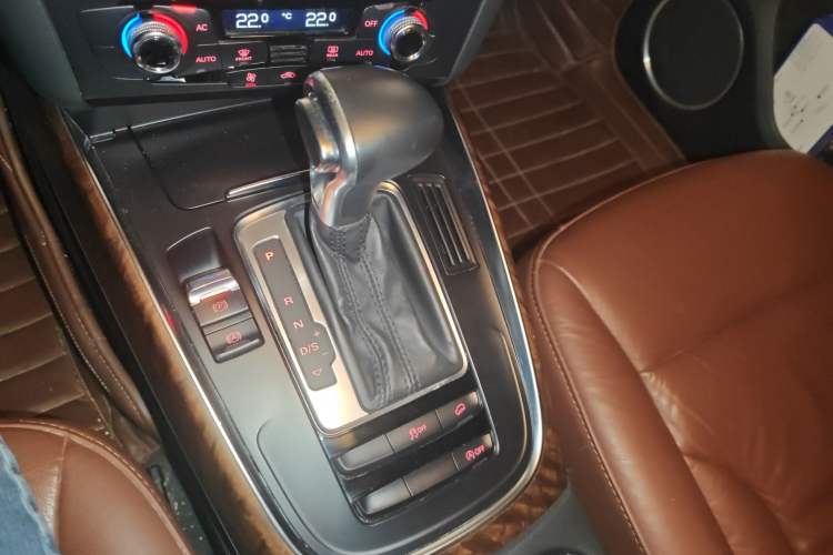 Used Audi Q5 2013 40 TFSI Ambition Gear Lever
