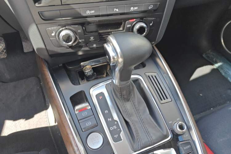 Used Audi Q5 2013 40 TFSI Comfort Edition Gear Lever