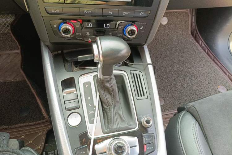 Used Audi Q5 2013 40 TFSI Dynamic Edition Gear Lever