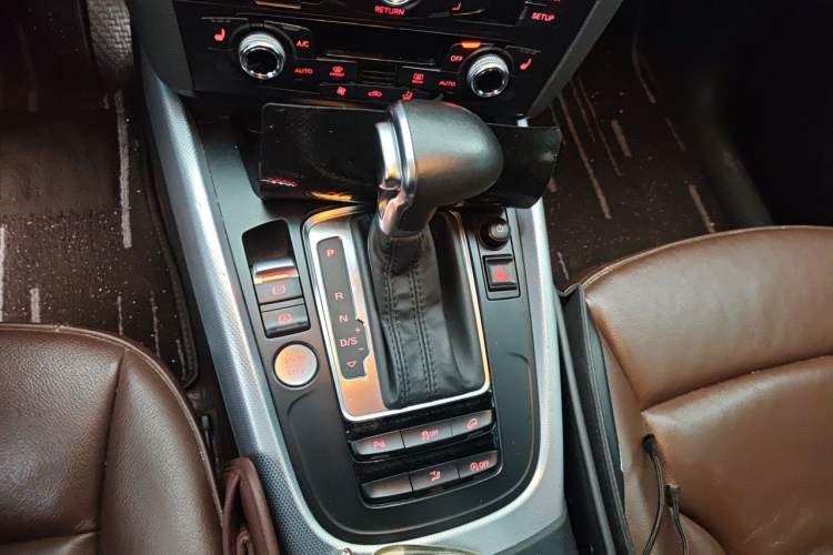Used Audi Q5 2013 40 TFSI Ambition Gear Lever