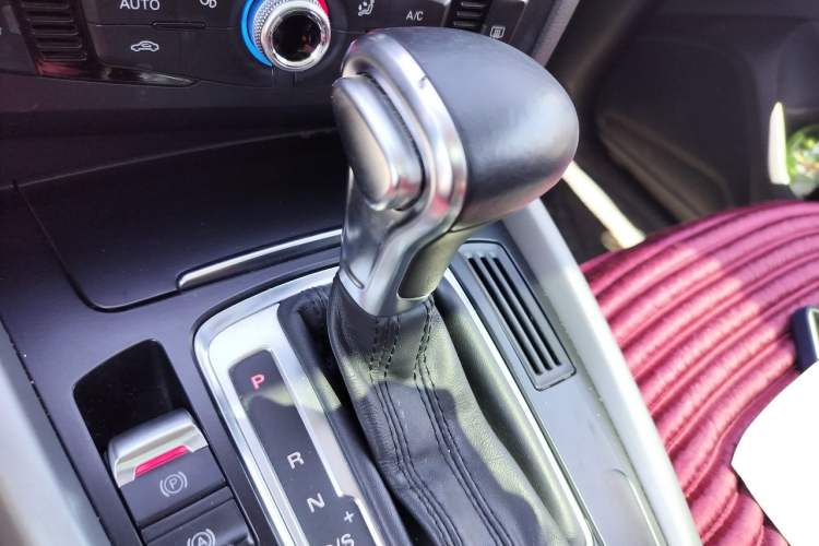 Used Audi Q5 2013 40 TFSI Ambition Gear Lever
