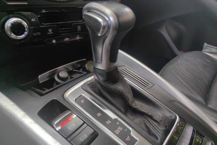 Used Audi Q5 2013 40 TFSI Technology Edition Gear Lever