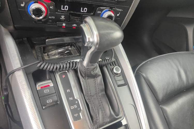 Used Audi Q5 2013 40 TFSI Technology Edition Gear Lever