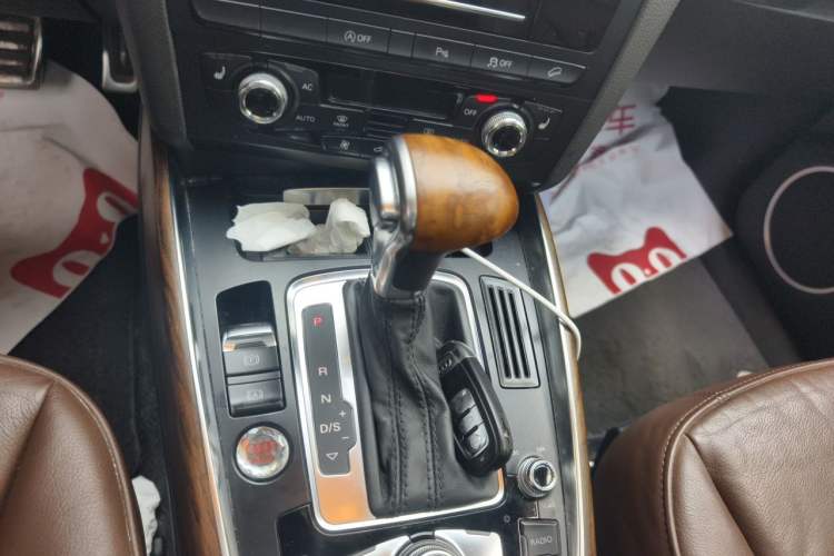Used Audi Q5 2013 40 TFSI Comfort Edition Gear Lever