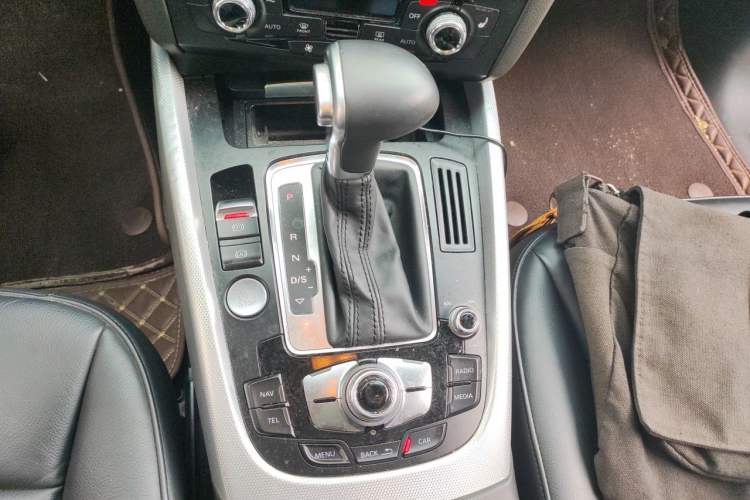 Used Audi Q5 2013 45 TFSI quattro Sport Edition Gear Lever
