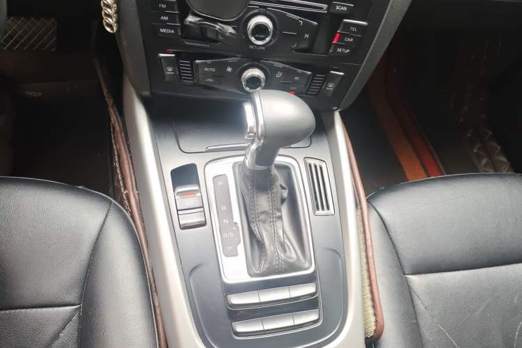 Used Audi Q5 2013 40 TFSI Ambition Gear Lever