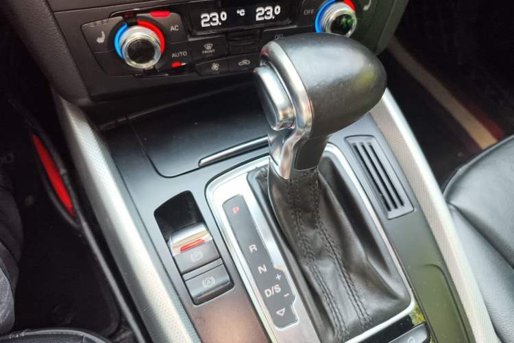 Used Audi Q5 2013 40 TFSI Technology Edition Gear Lever