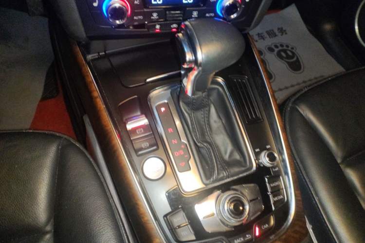 Used Audi Q5 2013 40 TFSI Technology Edition Gear Lever