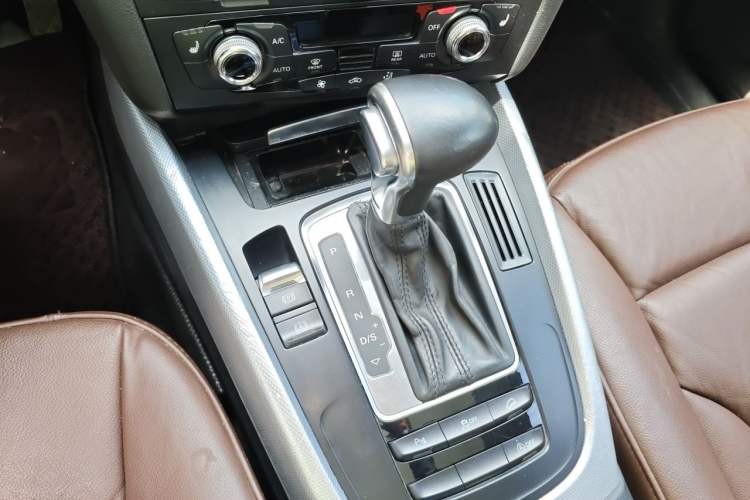 Used Audi Q5 2013 40 TFSI Technology Edition Gear Lever