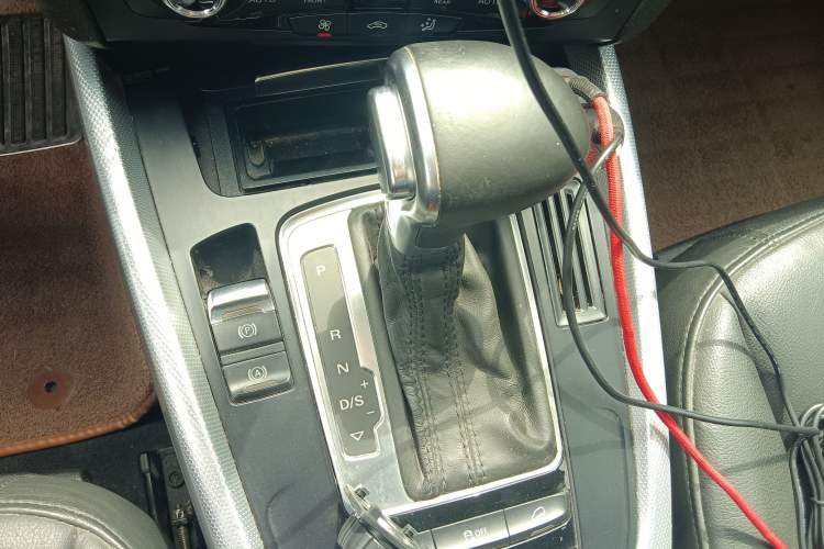 Used Audi Q5 2013 40 TFSI Technology Edition Gear Lever