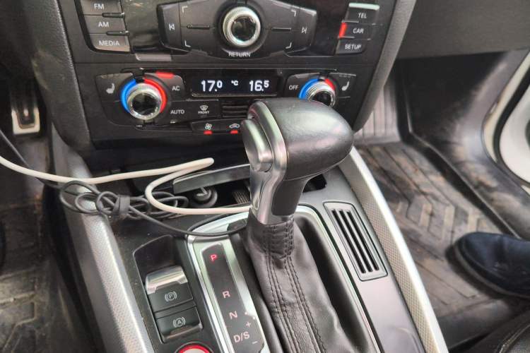Used Audi Q5 2013 40 TFSI Technology Edition Gear Lever