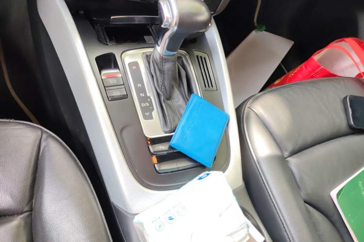 Used Audi Q5 2013 40 TFSI Technology Edition Gear Lever