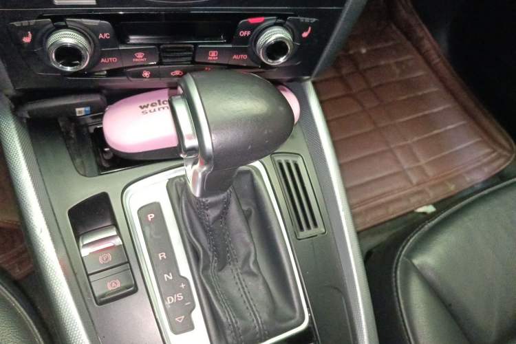 Used Audi Q5 2013 40 TFSI Technology Edition Gear Lever