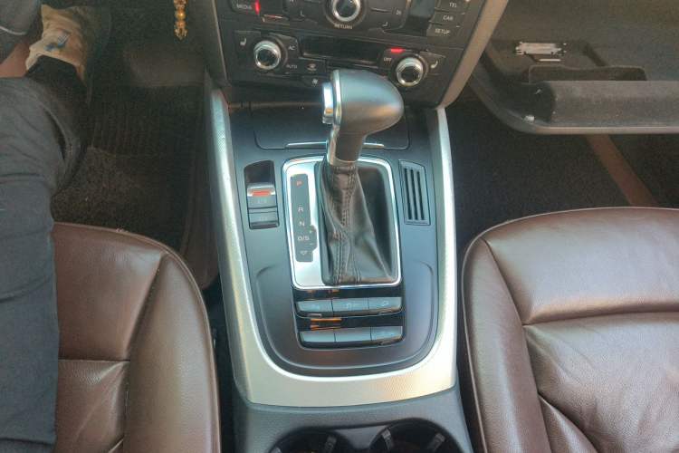 Used Audi Q5 2013 40 TFSI Technology Edition Gear Lever