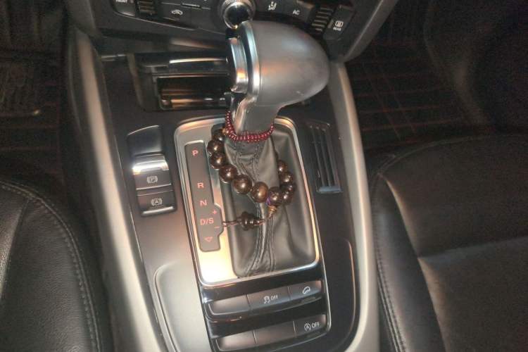 Used Audi Q5 2013 40 TFSI Comfort Edition Gear Lever