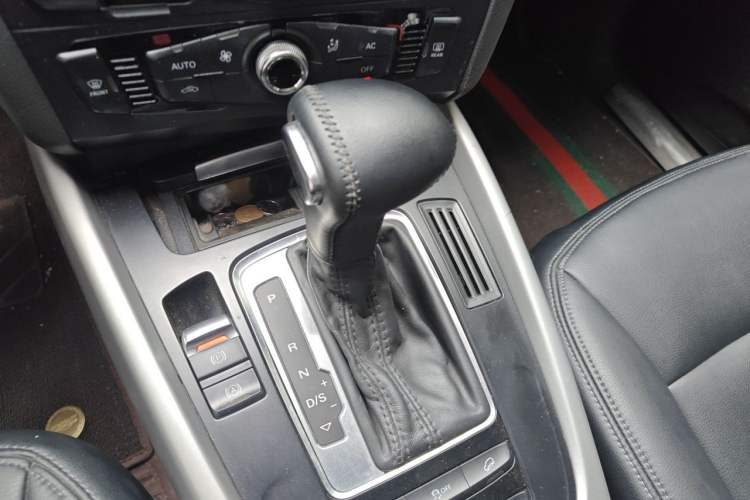Used Audi Q5 2013 40 TFSI Ambition Gear Lever
