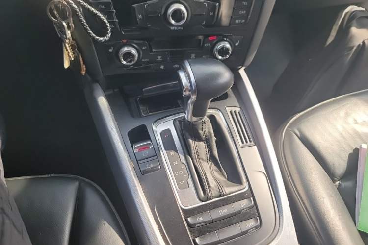 Used Audi Q5 2013 40 TFSI Technology Edition Gear Lever
