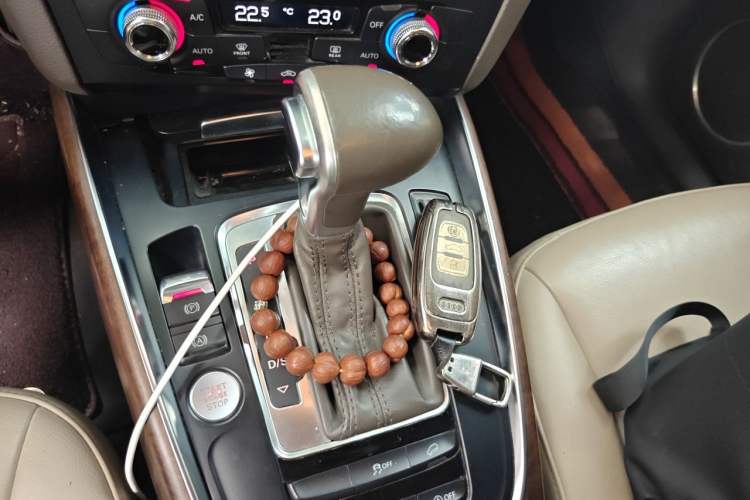Used Audi Q5 2013 40 TFSI Comfort Edition Gear Lever