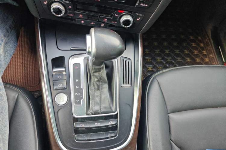 Used Audi Q5 2013 40 TFSI Technology Edition Gear Lever