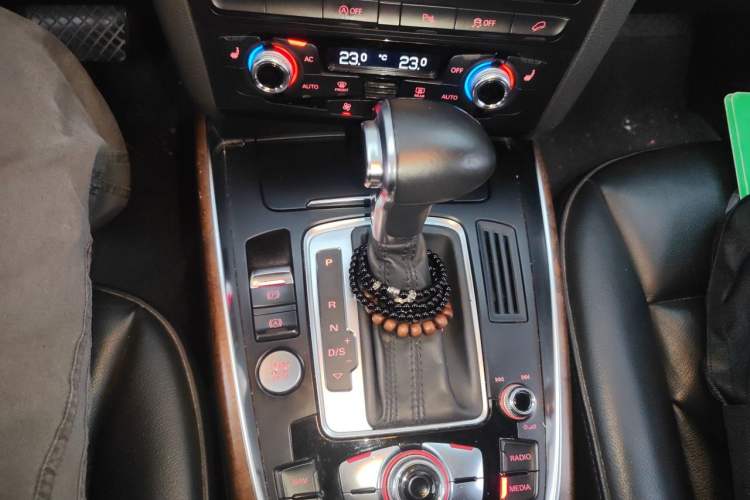 Used Audi Q5 2013 40 TFSI Comfort Edition Gear Lever