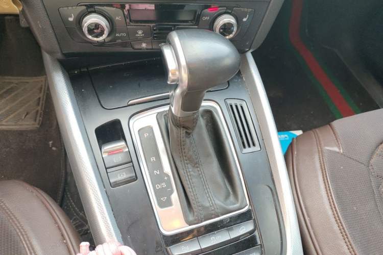 Used Audi Q5 2013 40 TFSI Technology Edition Gear Lever