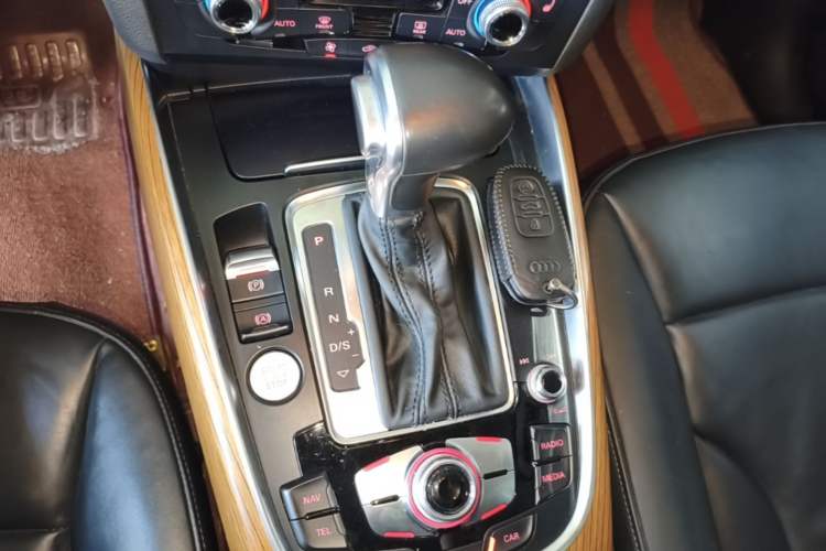 Used Audi Q5 2013 45 TFSI quattro off-road version Gear Lever