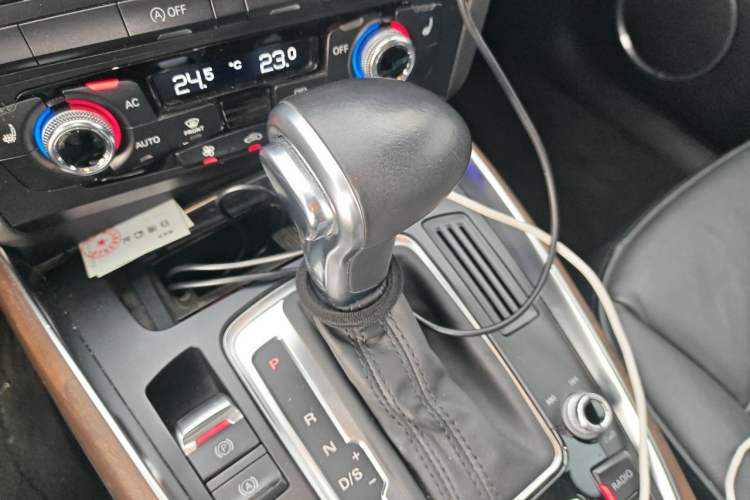 Used Audi Q5 2013 40 TFSI Comfort Edition Gear Lever