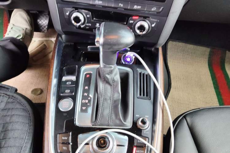 Used Audi Q5 2013 40 TFSI Comfort Edition Gear Lever