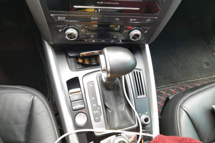 Used Audi Q5 2013 45 TFSI quattro Sport Edition Gear Lever