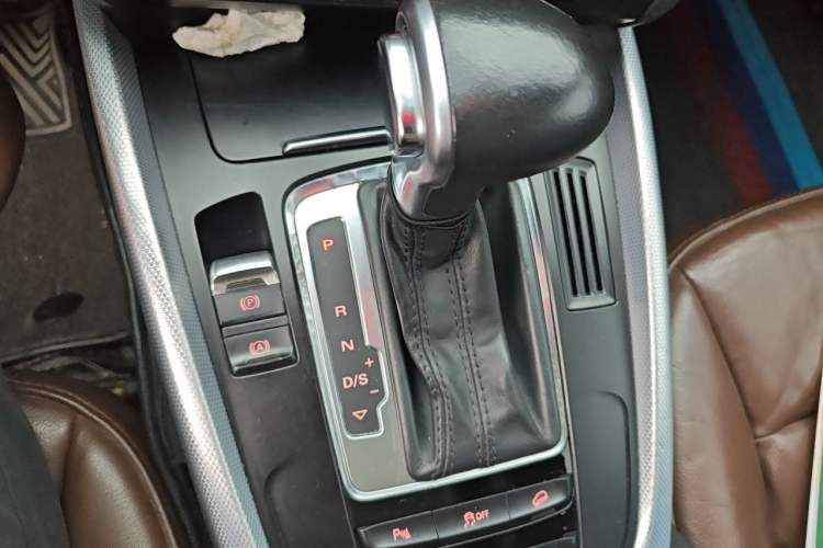 Used Audi Q5 2013 40 TFSI Technology Edition Gear Lever