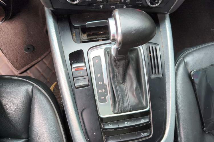Used Audi Q5 2013 40 TFSI Technology Edition Gear Lever