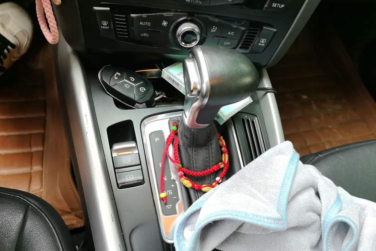 Used Audi Q5 2013 40 TFSI Ambition Gear Lever