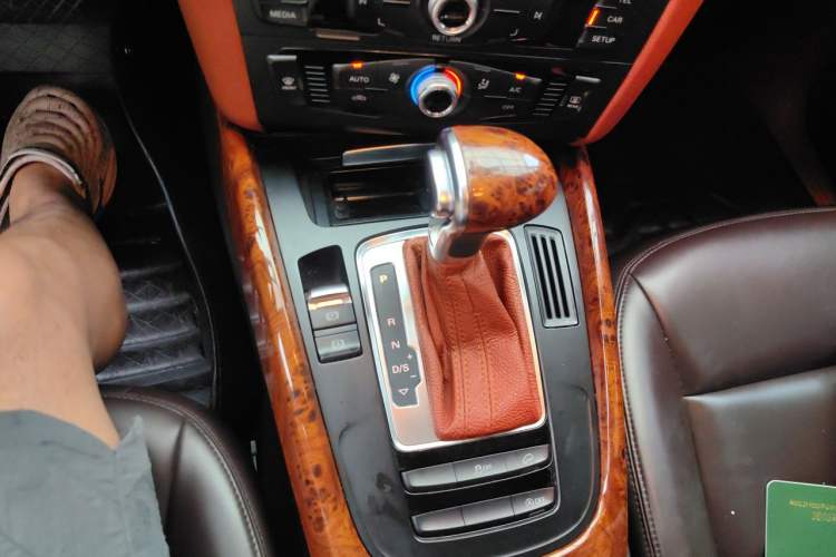 Used Audi Q5 2013 40 TFSI Ambition Gear Lever