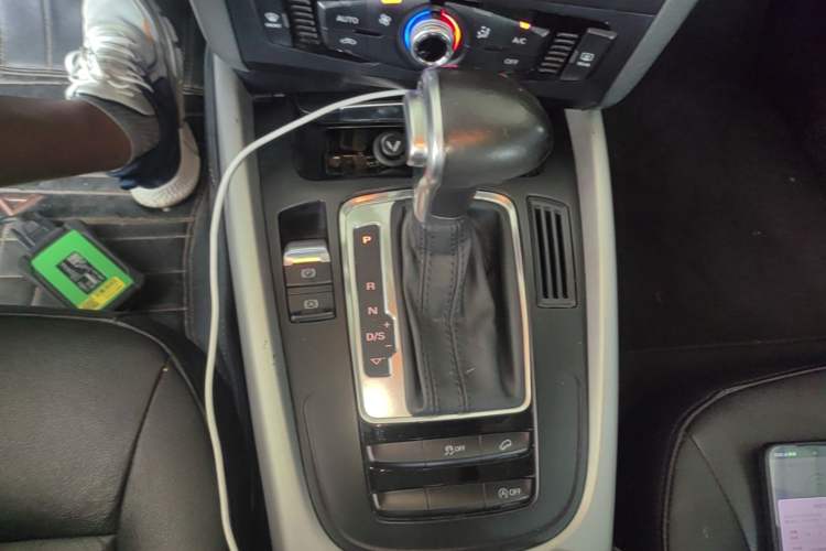 Used Audi Q5 2013 40 TFSI Ambition Gear Lever