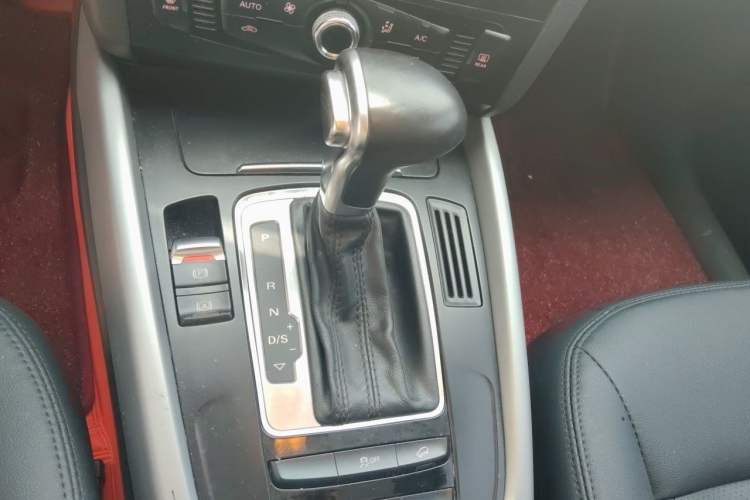 Used Audi Q5 2013 40 TFSI Ambition Gear Lever