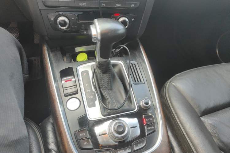 Used Audi Q5 2013 40 TFSI Ambition Gear Lever