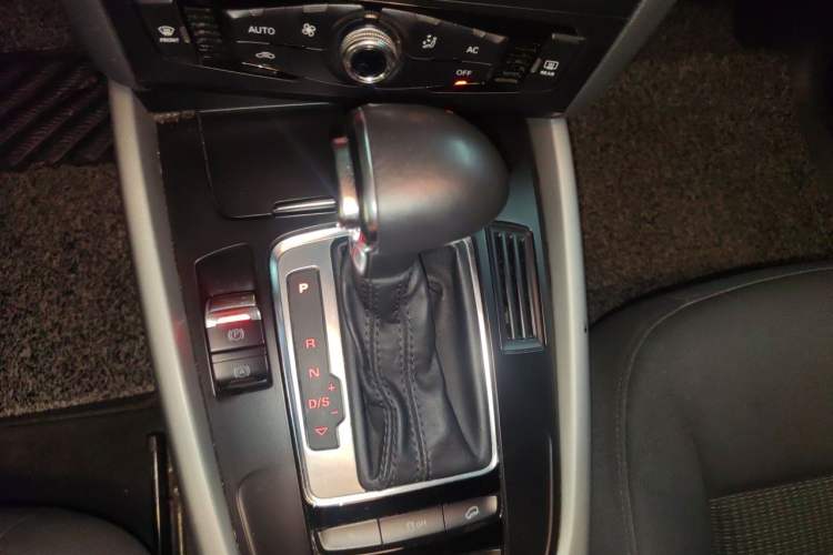 Used Audi Q5 2013 40 TFSI Ambition Gear Lever